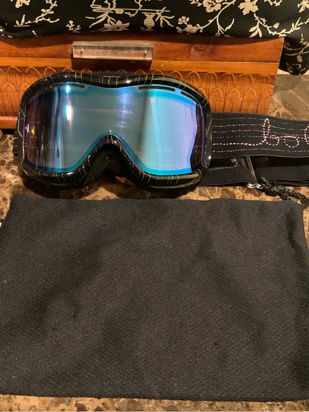 Bollé Ski Snowboard Goggles Blue Mirrored Low Light Lens + Bag
